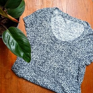 Banana Republic Leopard Print Crewneck T-Shirt Size S